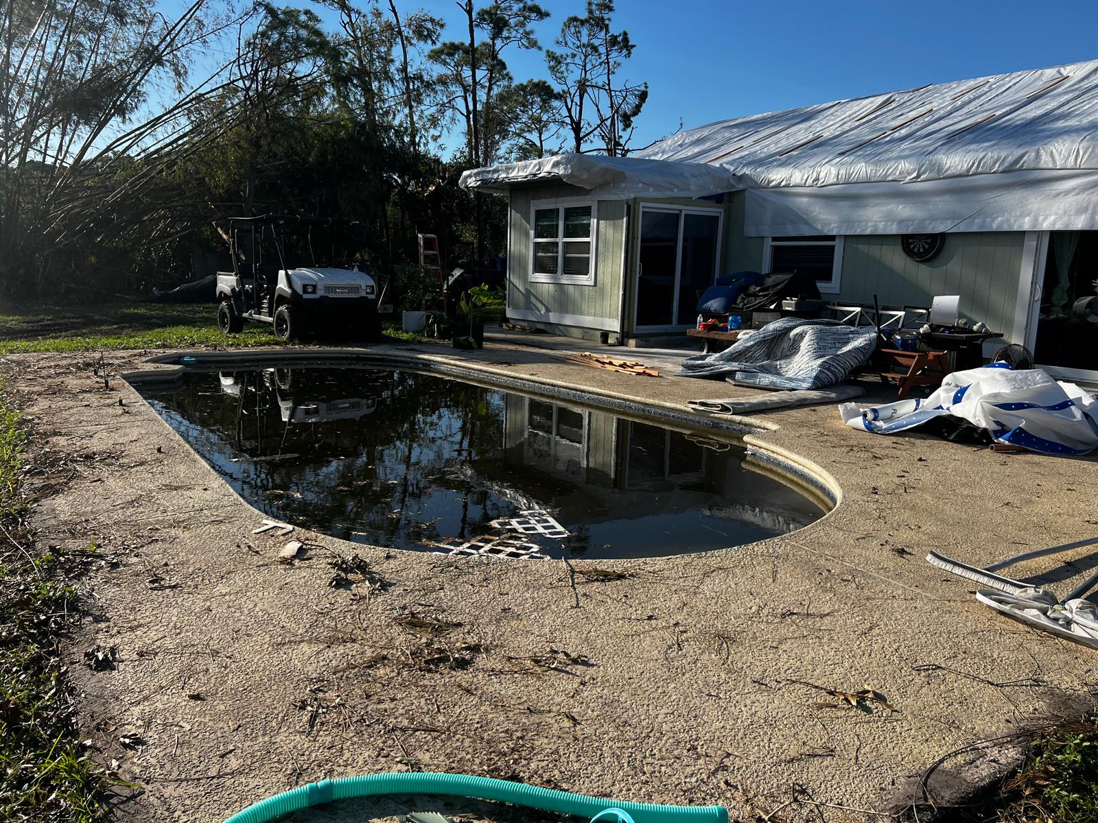 Storm-damaged Florida home with tarped roof awaiting claim recovery